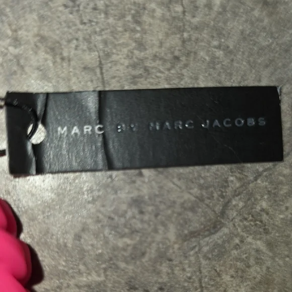 (J21) Marc Jacobs Pink Bracelet - Picture 4 of 5